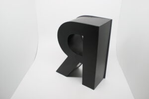 Corpóreo de aluminio con luz interior y frontal de metacrilato - Imagen 6