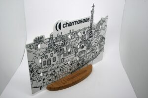 Display en pvc con base de madera grabada - Imagen 2