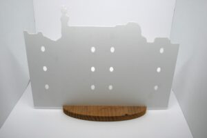 Display en pvc con base de madera grabada - Imagen 4