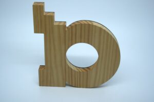 Display en madera y metacrilato impreso, fresado y corte al láser - Imagen 4