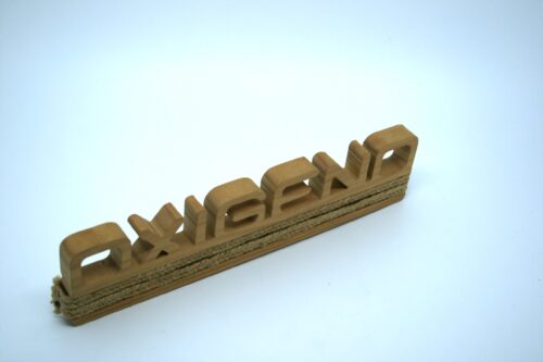 Display en madera fresada y material personalizado
