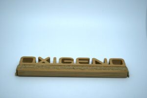 Display en madera fresada y material personalizado - Imagen 4