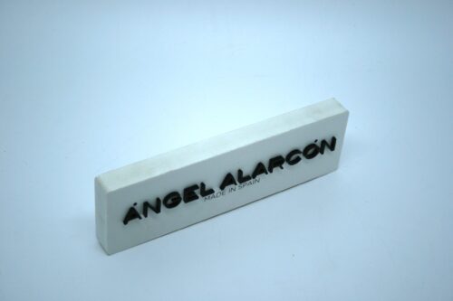 Display en PVC con letras en metacrilato