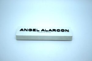 Display en PVC con letras en metacrilato - Imagen 4
